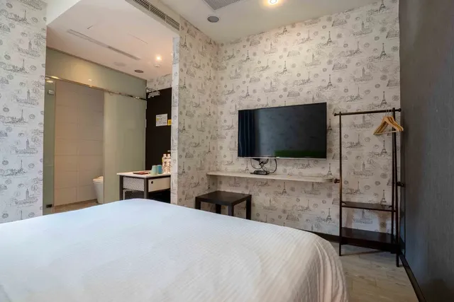 CHECK inn Taichung Ziyou-Standard Double Room-5