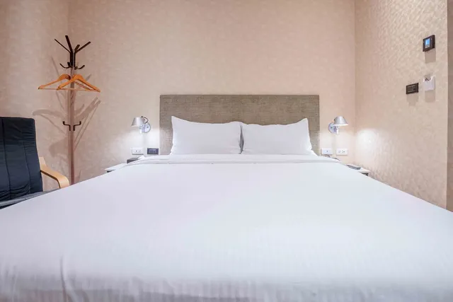 CHECK inn Taichung Ziyou-Classic Double Room-4
