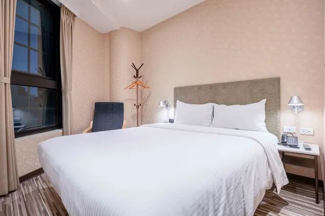CHECK inn Taichung Ziyou-Classic Double Room-1
