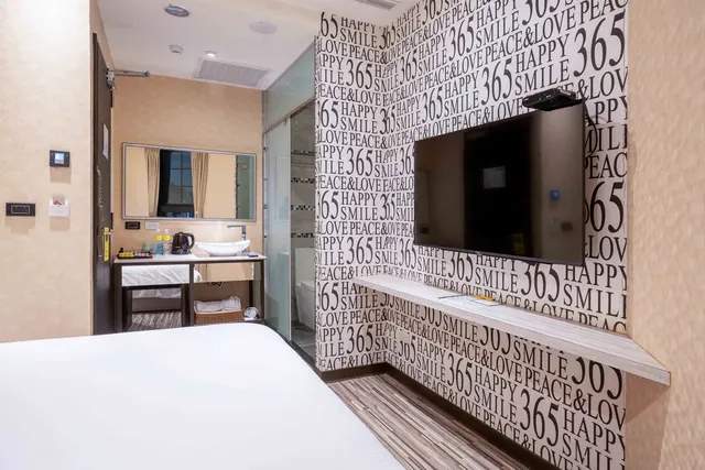 CHECK inn Taichung Ziyou-Classic Double Room-2