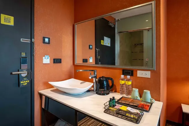 CHECK inn Taichung Ziyou-Classic Double Room-11
