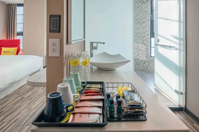 CHECK inn Taichung Ziyou-Deluxe Quadruple Room-11