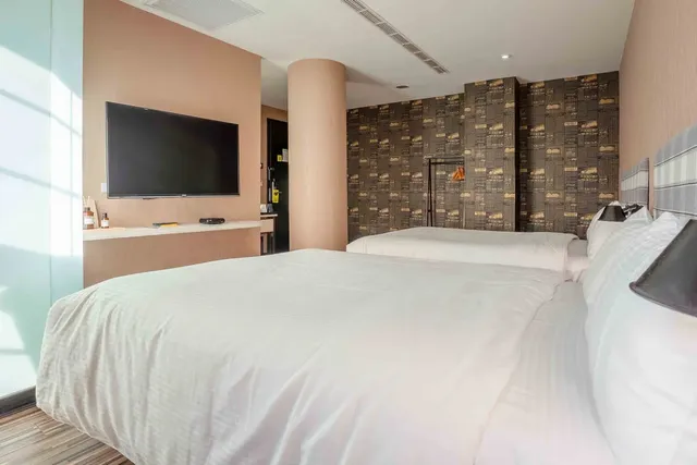 CHECK inn Taichung Ziyou-Deluxe Quadruple Room-7