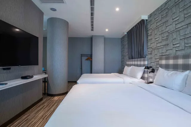 CHECK inn Taichung Ziyou-Deluxe Quadruple Room-9