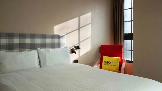 CHECK inn Taichung Ziyou-Deluxe Quadruple Room-8