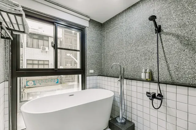Nan Nan-Superior Quadruple Room with Bathtub-201-10
