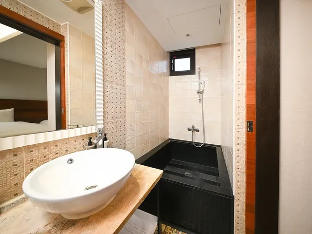CHECK inn Express Taipei Station-Deluxe Quadruple Room-5