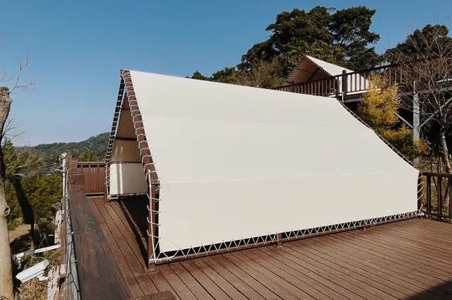 帳篷外大型遮雨棚