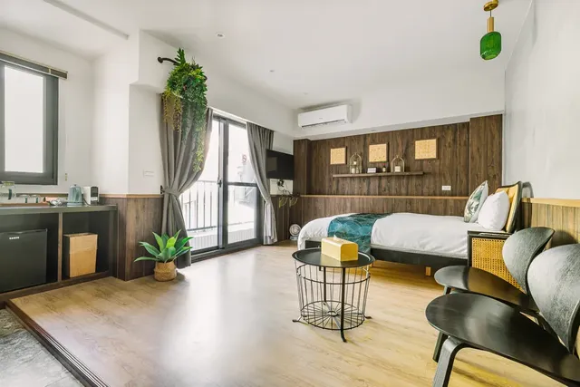 Nan Nan-Deluxe Double Room-402-2