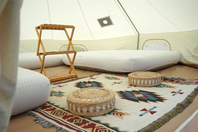 斷橋部落 • 輕奢露營｜獨家5折起！交通便利、贈豪華烤肉晚餐-【懶人露營】華麗鐘型帳-2