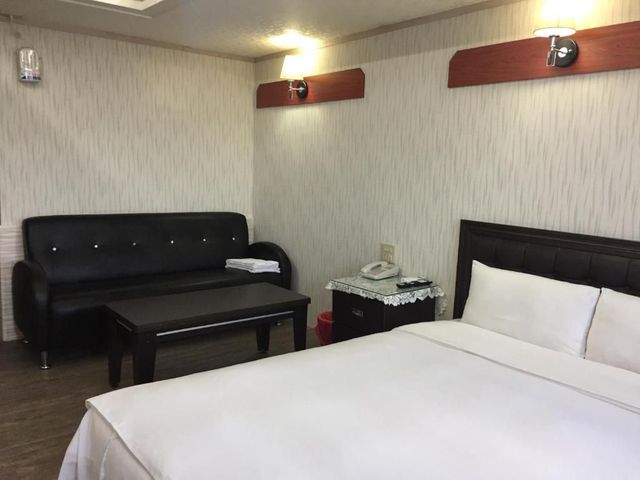 King Lo Tung Hotel-Standard Double Room-7