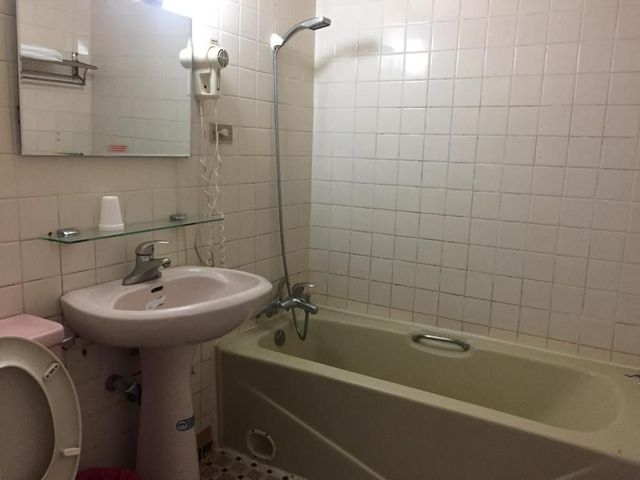 King Lo Tung Hotel-Standard Twin Room-5