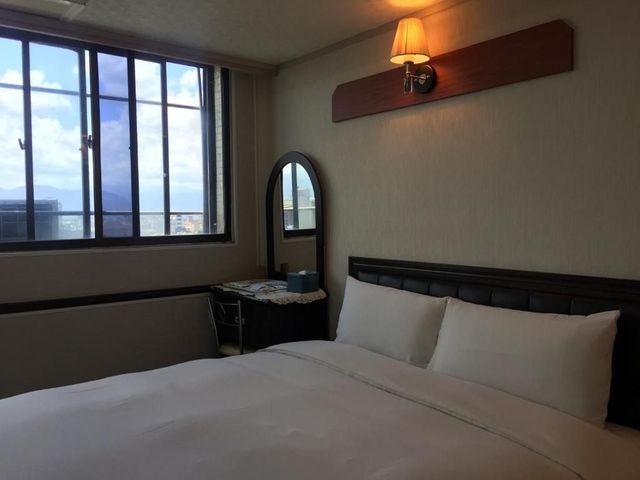 King Lo Tung Hotel-Standard Twin Room-3