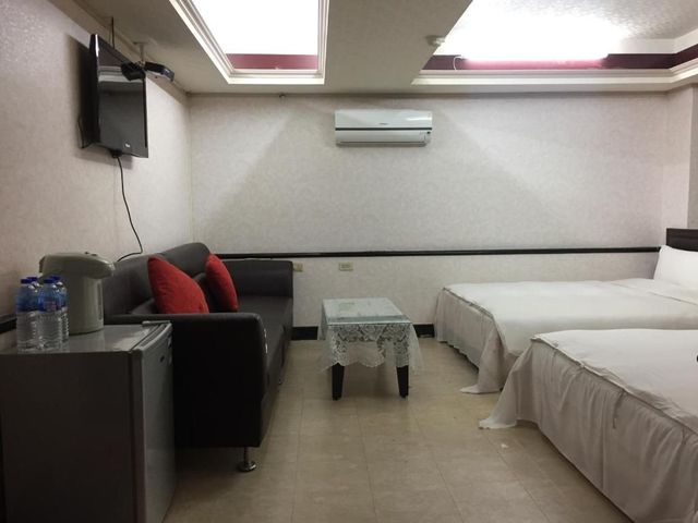 King Lo Tung Hotel-Quadruple Room-5
