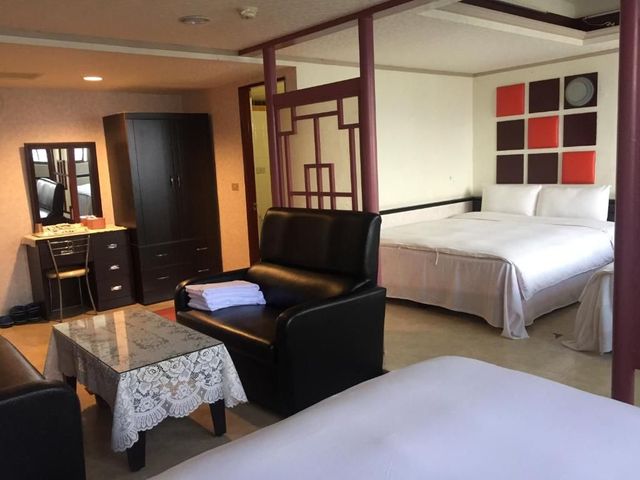 King Lo Tung Hotel-Family Room-5