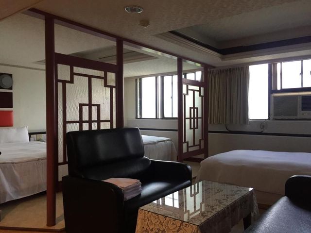 King Lo Tung Hotel-Family Room-7