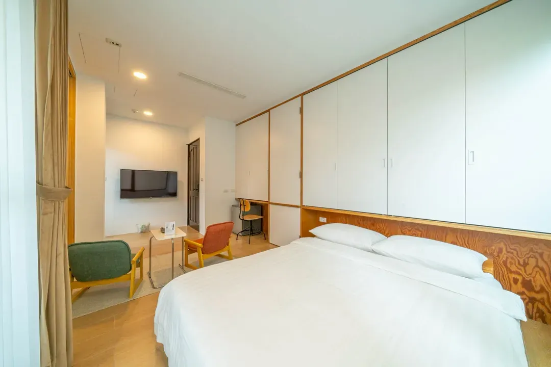 June June House｜Tainan Private Guesthouse with Elevator｜2–14 Guests Whole House or Room Rental