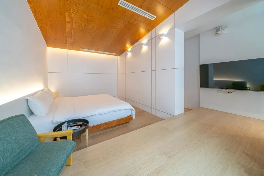 June June House｜Tainan Private Guesthouse with Elevator｜2–14 Guests Whole House or Room Rental