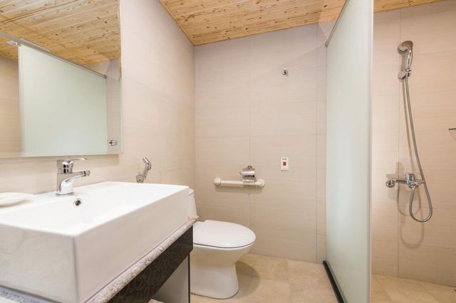 Classic Hotel Fantasy Palace-Simple Twin Room(two single beds)-5