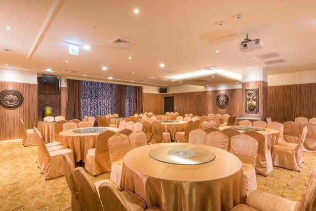 Classic Hotel Fantasy Palace-Simple Family Room (Two Double Beds)-6