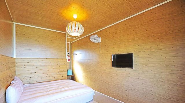 深山林內生態農場｜全新太空艙、狩獵帳、星空玻璃屋-景觀木屋雙人房 (青松、自在、自遊)-2