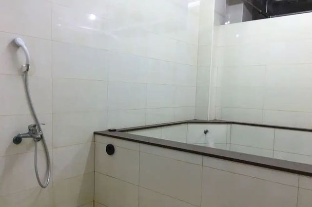 Jin Hua Cold Spring Hotel-Room for six people (Free Bubble Cold/Hot Spring in Room)-4