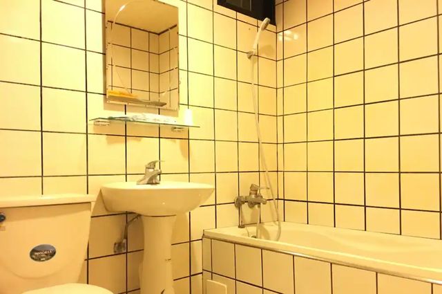 Jin Hua Cold Spring Hotel-Room for six people (Free Bubble Cold/Hot Spring in Room)-5