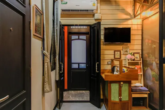De Phanakron Boutique Hotel-Twin room with bunk bed and private bathroom with breakfast-7