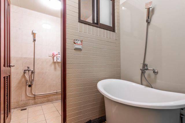 Funny Eggs Guest House-Superior Quad Room with Bathtub-Underwater World-7