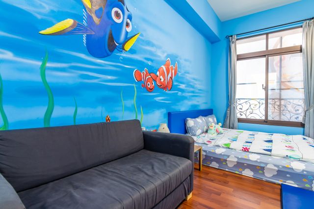 Funny Eggs Guest House-Superior Quad Room with Bathtub-Underwater World-3