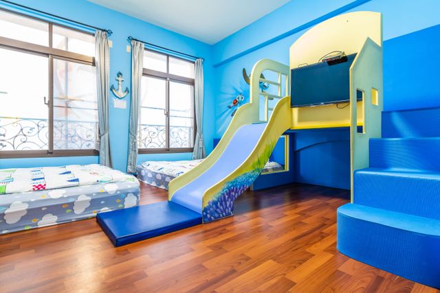 Funny Eggs Guest House-Superior Quad Room with Bathtub-Underwater World-1