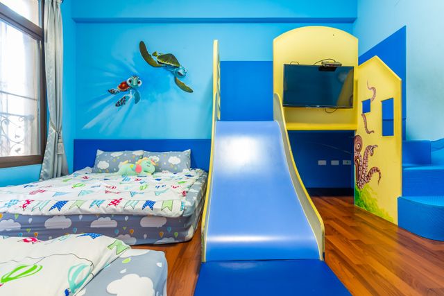 Funny Eggs Guest House-Superior Quad Room with Bathtub-Underwater World-2