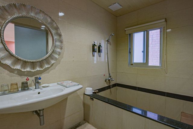 Ashare Hotel-Comfort Quadruple Room-5