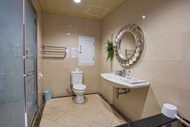 Ashare Hotel-Comfort Quadruple Room-4