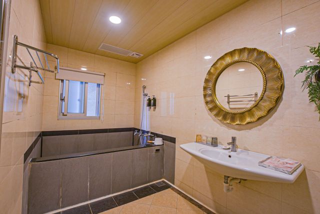 Ashare Hotel-Quadruple Room-3