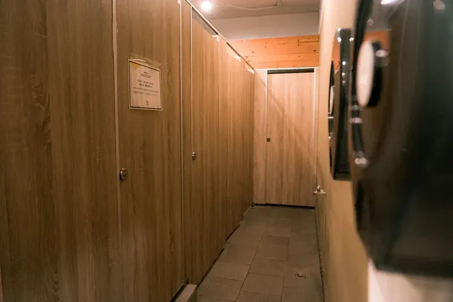 寓見青旅-混合六人房單人床位-10