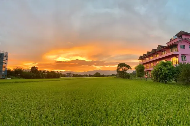 페어리테일 빌리지 이콜로지컬 팜 Fairy tale village ecological farm B & B-粉紅城堡民宿12人VILLA景觀湯屋房 l2間2人2間4人 l電動麻將l田中央大落地窗 l獨立進出口 l大溫泉湯屋 l獨立陽台可l烤肉l餵魚喝奶奶 l夕陽 l日出 l 不挑房-12