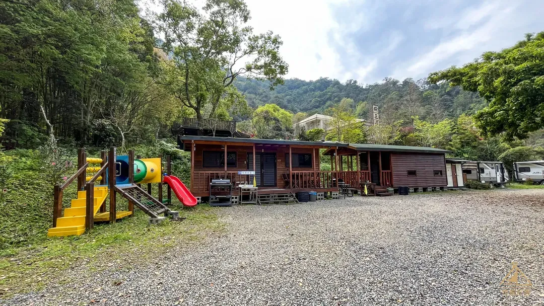 拾階莊園｜豪華露營車、小木屋、近內灣老街