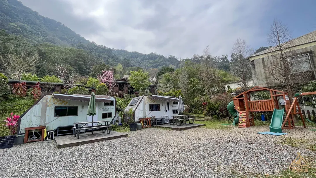 拾階莊園｜豪華露營車、小木屋、近內灣老街