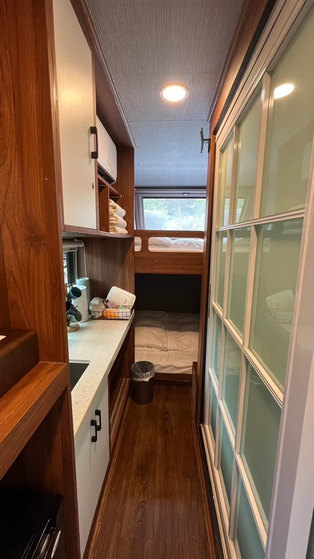拾階莊園｜豪華露營車、小木屋、近內灣老街