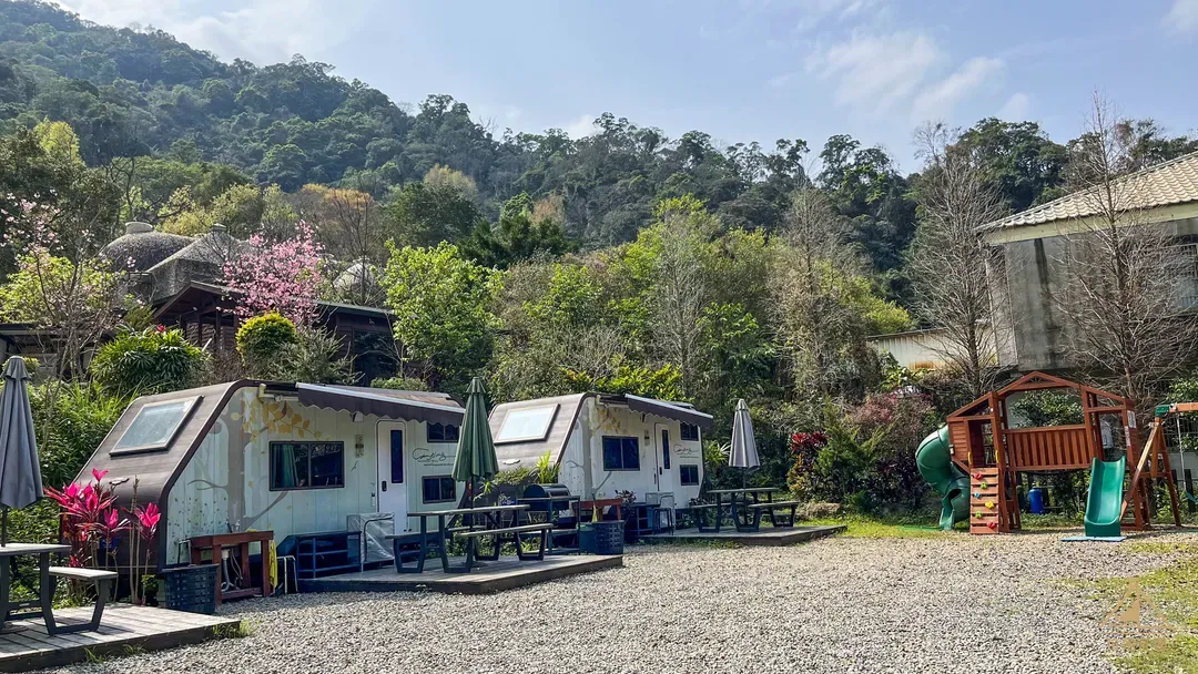 拾階莊園｜豪華露營車、小木屋、近內灣老街