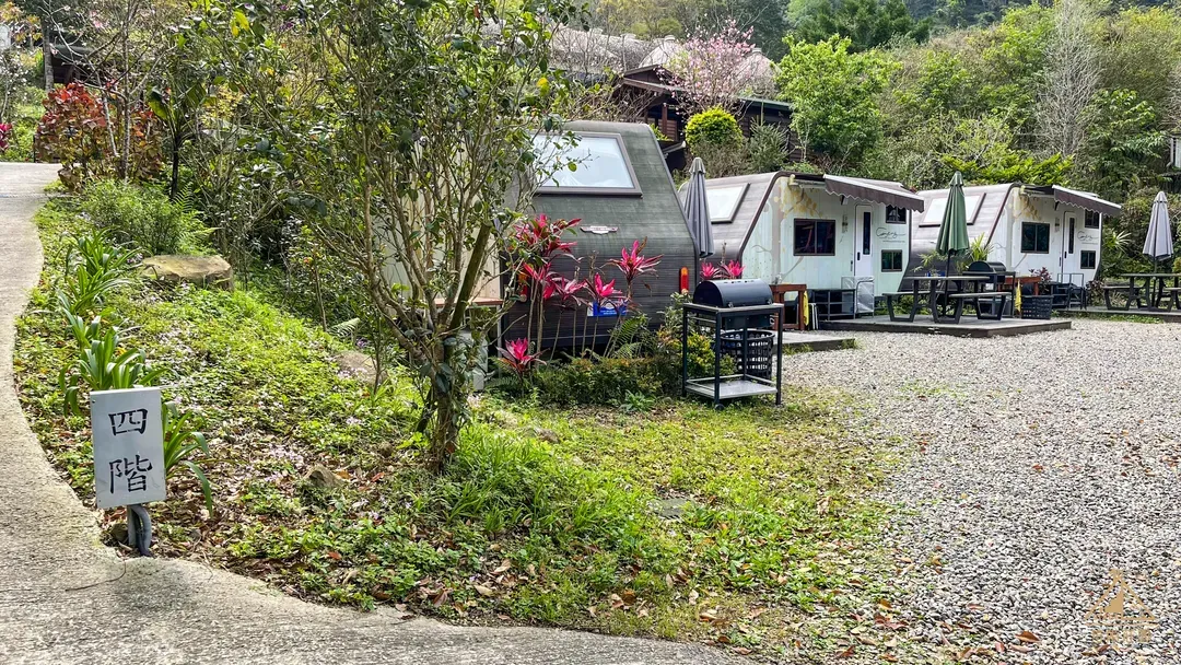 拾階莊園｜豪華露營車、小木屋、近內灣老街