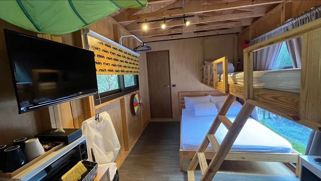 拾階莊園｜豪華露營車、小木屋、近內灣老街