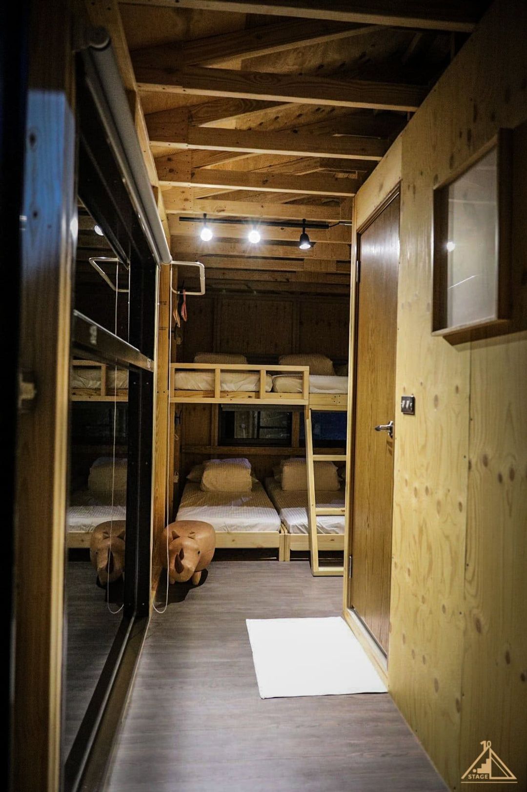 拾階莊園｜豪華露營車、小木屋、近內灣老街