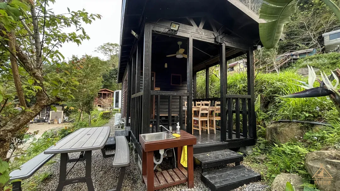 拾階莊園｜豪華露營車、小木屋、近內灣老街