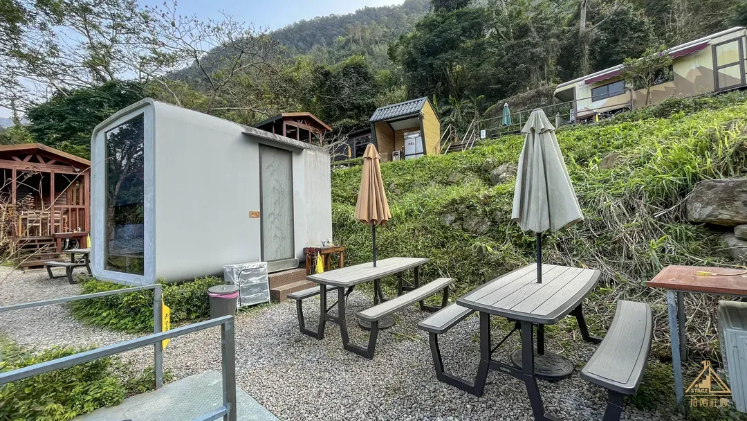 拾階莊園｜豪華露營車、小木屋、近內灣老街