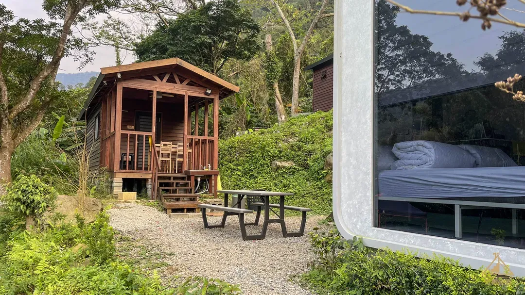 拾階莊園｜豪華露營車、小木屋、近內灣老街