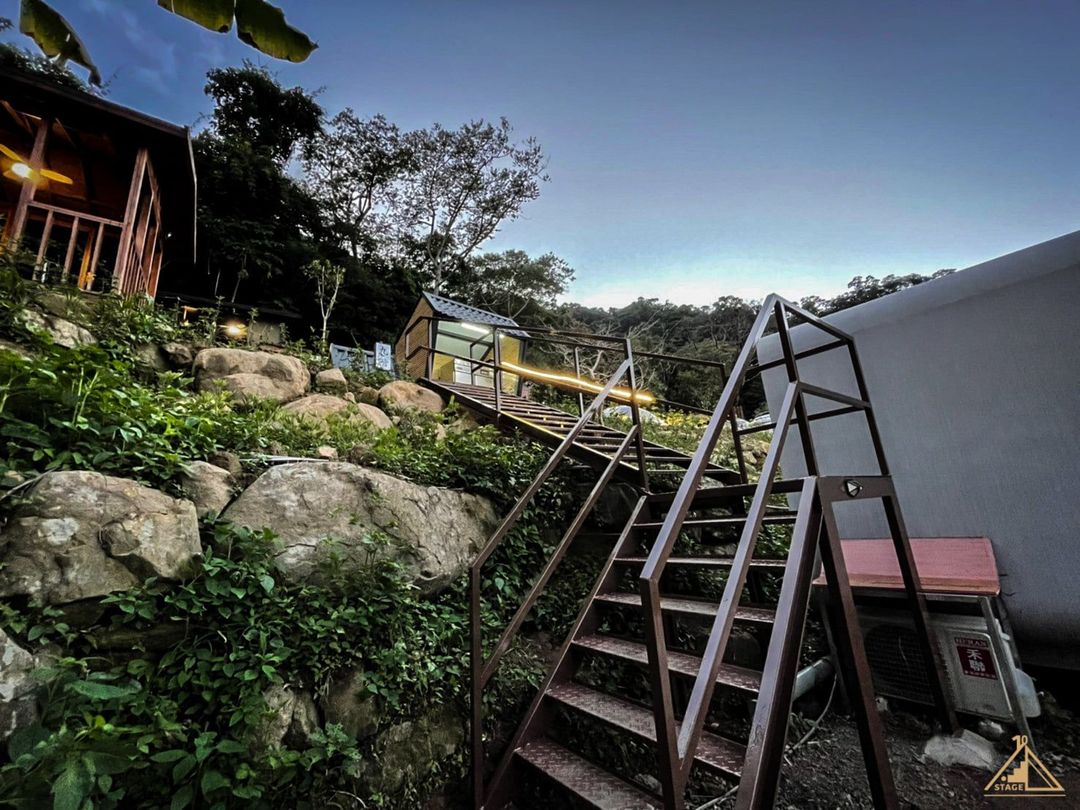 拾階莊園｜豪華露營車、小木屋、近內灣老街