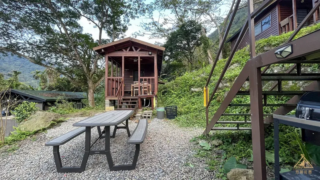 拾階莊園｜豪華露營車、小木屋、近內灣老街