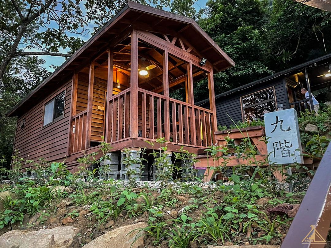拾階莊園｜豪華露營車、小木屋、近內灣老街